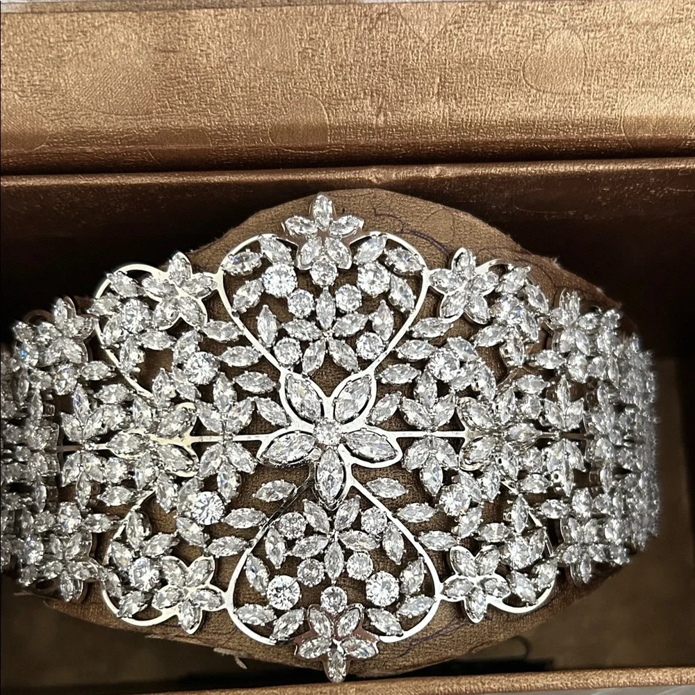 Bridal Dazzling Silver Floral Haircrown
